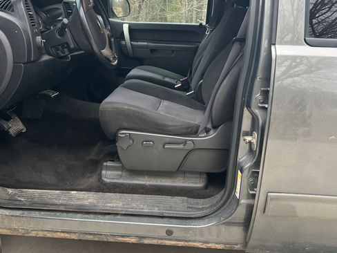 Used 2011 Chevrolet Silverado 2500 LT w/ Interior Plus Package image 12