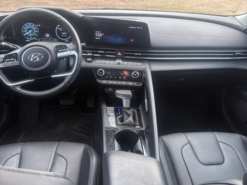 Used 2023 Hyundai Elantra Limited image 9