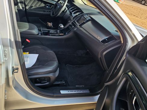 Used 2010 Ford Taurus SHO image 24
