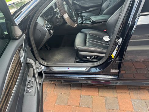 Used 2019 BMW 540i image 11