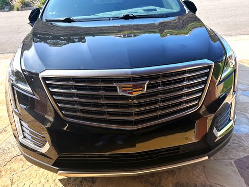 Used 2017 Cadillac XT5 Platinum w/ Driver Assist Package image 6