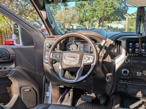 Used 2020 GMC Sierra 2500 Denali w/ Denali Ultimate Package image 21