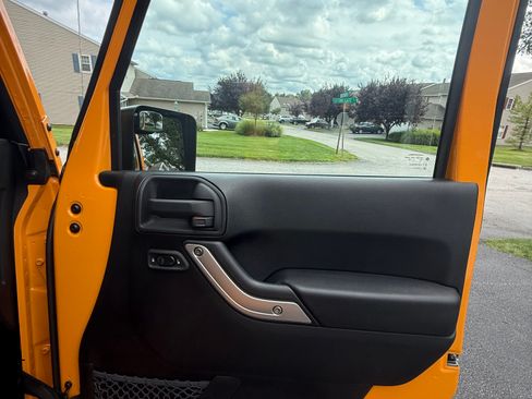Used 2012 Jeep Wrangler Sahara w/ Connectivity Group AWD/4WD image 24