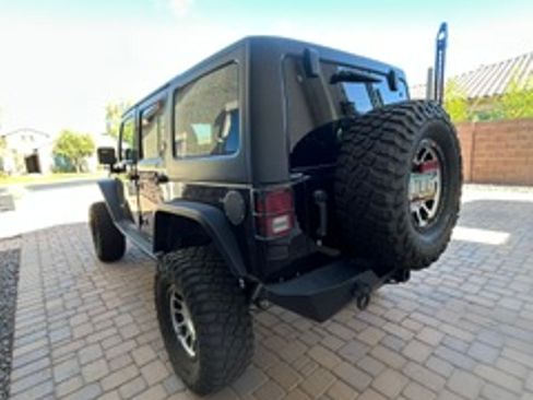 Used 2012 Jeep Wrangler Unlimited Rubicon w/ Connectivity Group AWD/4WD image 12