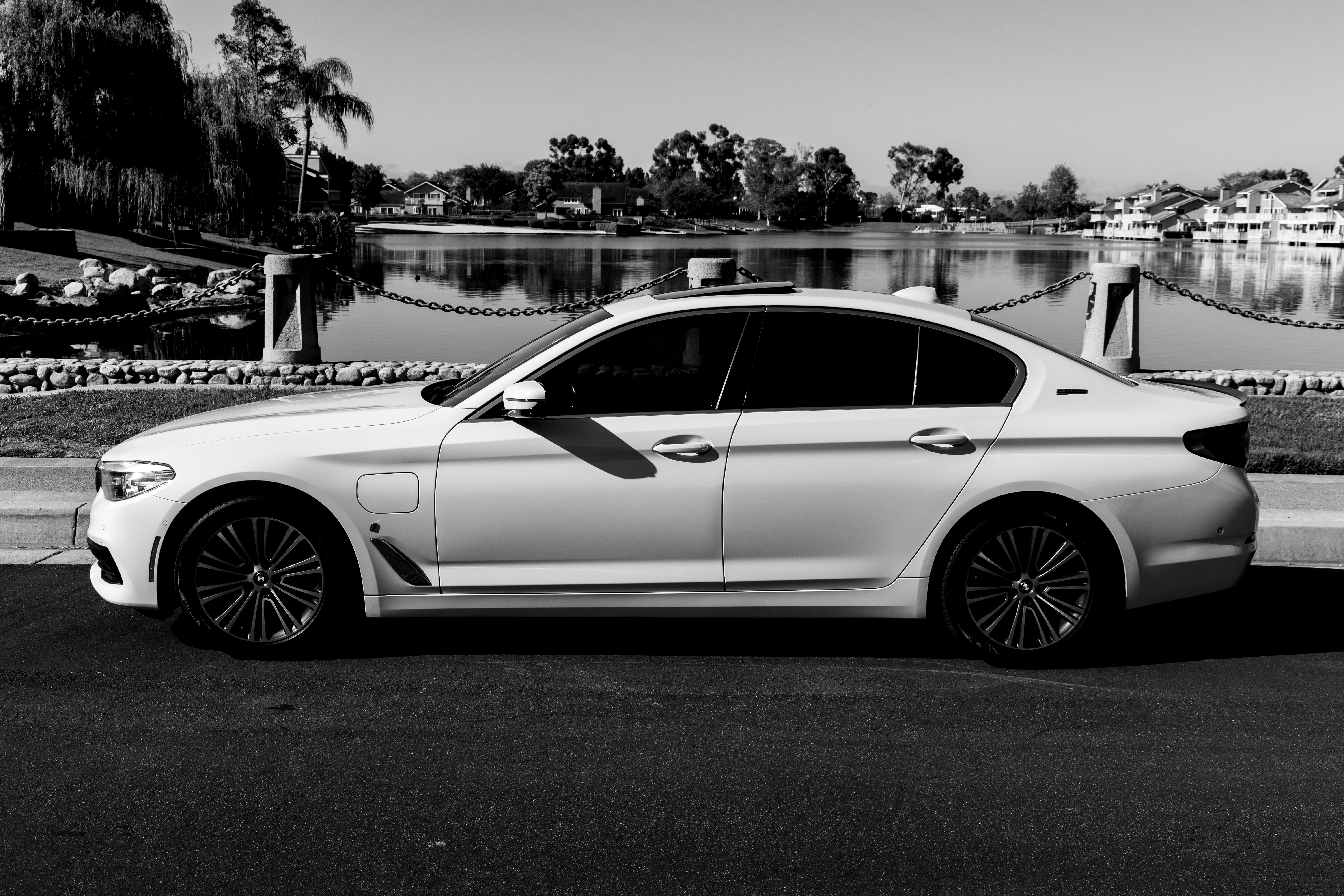 Used 2019 BMW 530e w/ Premium Package RWD image 25