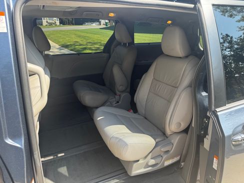 Used 2016 Toyota Sienna XLE Premium image 9