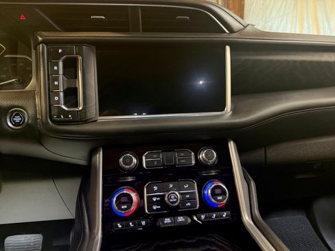 Used 2021 GMC Yukon XL Denali w/ Denali Ultimate Package image 12