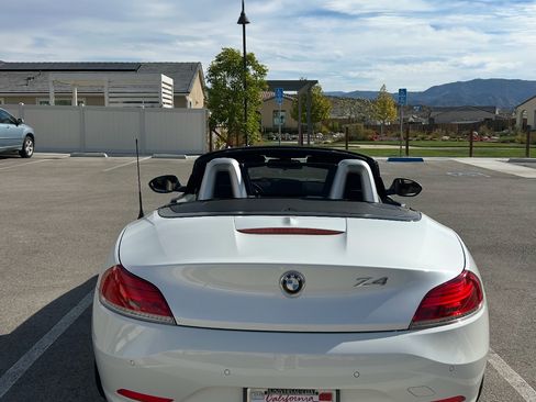 Used 2015 BMW Z4 sDrive28i image 6