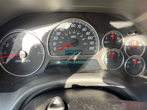 Used 2004 GMC Envoy XUV SLT image 5