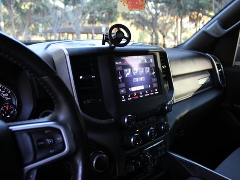 Used 2021 RAM 1500 Big Horn image 16