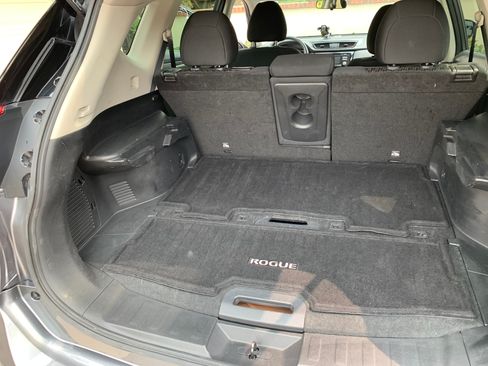 Used 2017 Nissan Rogue SV image 8