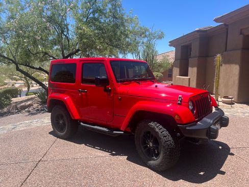 Used 2017 Jeep Wrangler Sahara AWD/4WD image 2