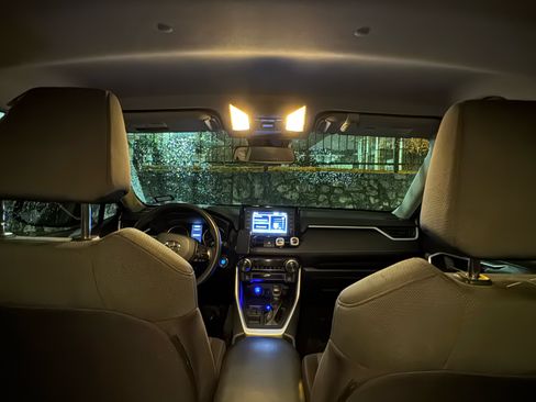 Used 2021 Toyota RAV4 XLE image 13