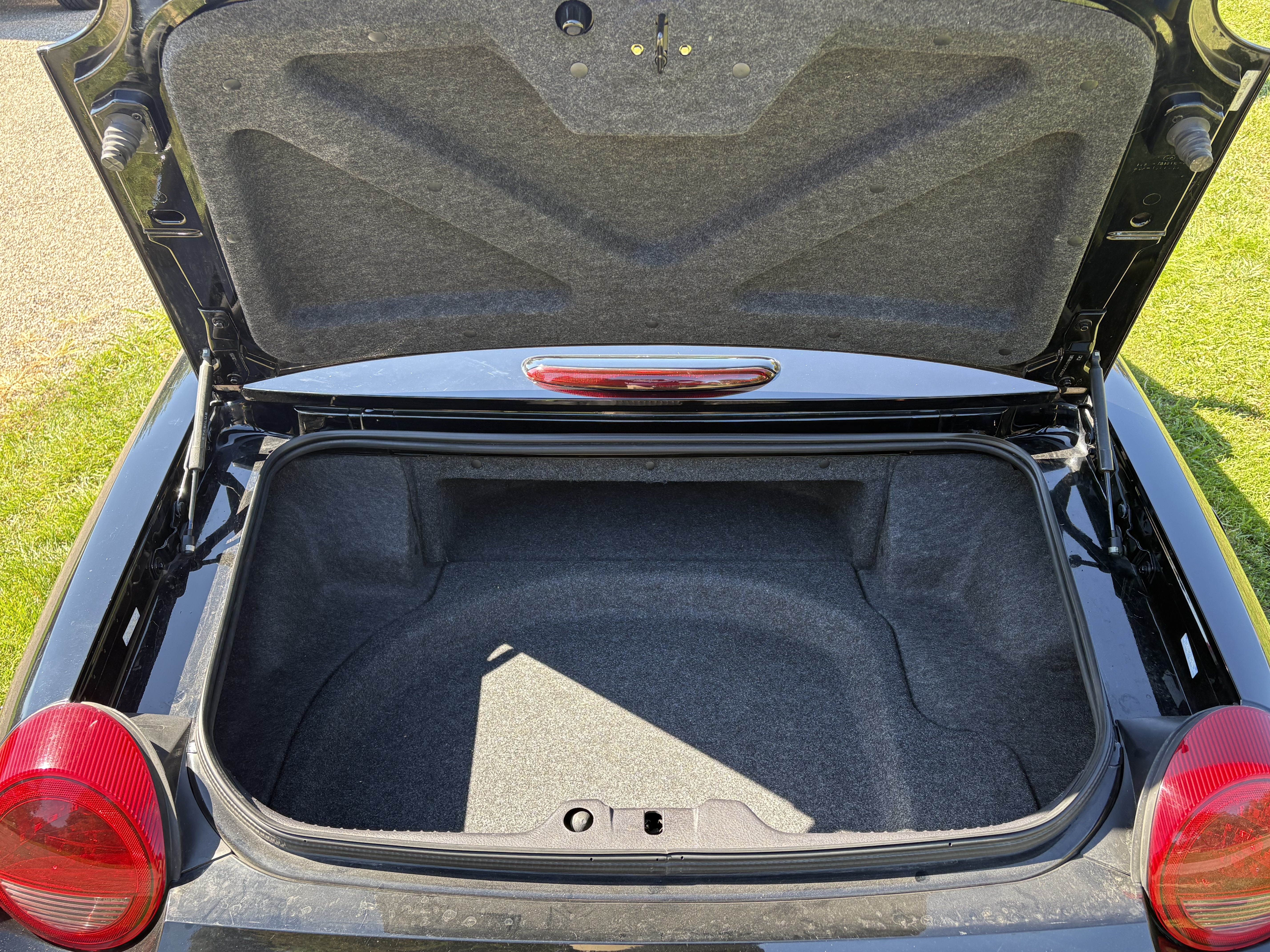 Used 2005 Ford Thunderbird RWD image 10