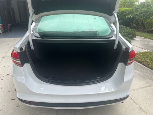 Used 2017 Ford Fusion SE w/ Fusion SE Technology Package image 10