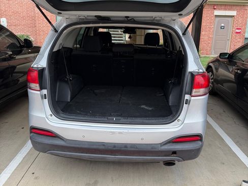 Used 2017 Kia Sorento LX w/ LX V6 Convenience Package image 6