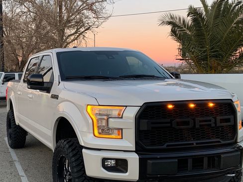 Used 2015 Ford F150 Platinum w/ Equipment Group 701A Luxury AWD/4WD image 5