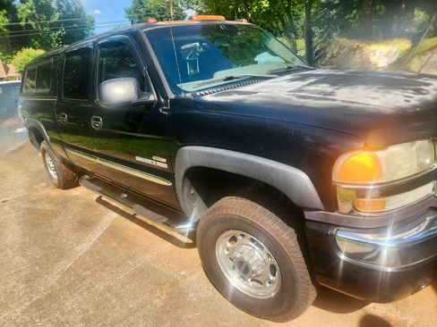 Used 2003 GMC Sierra 2500 SLT w/ SLT Preferred Equipment Group AWD/4WD image 2
