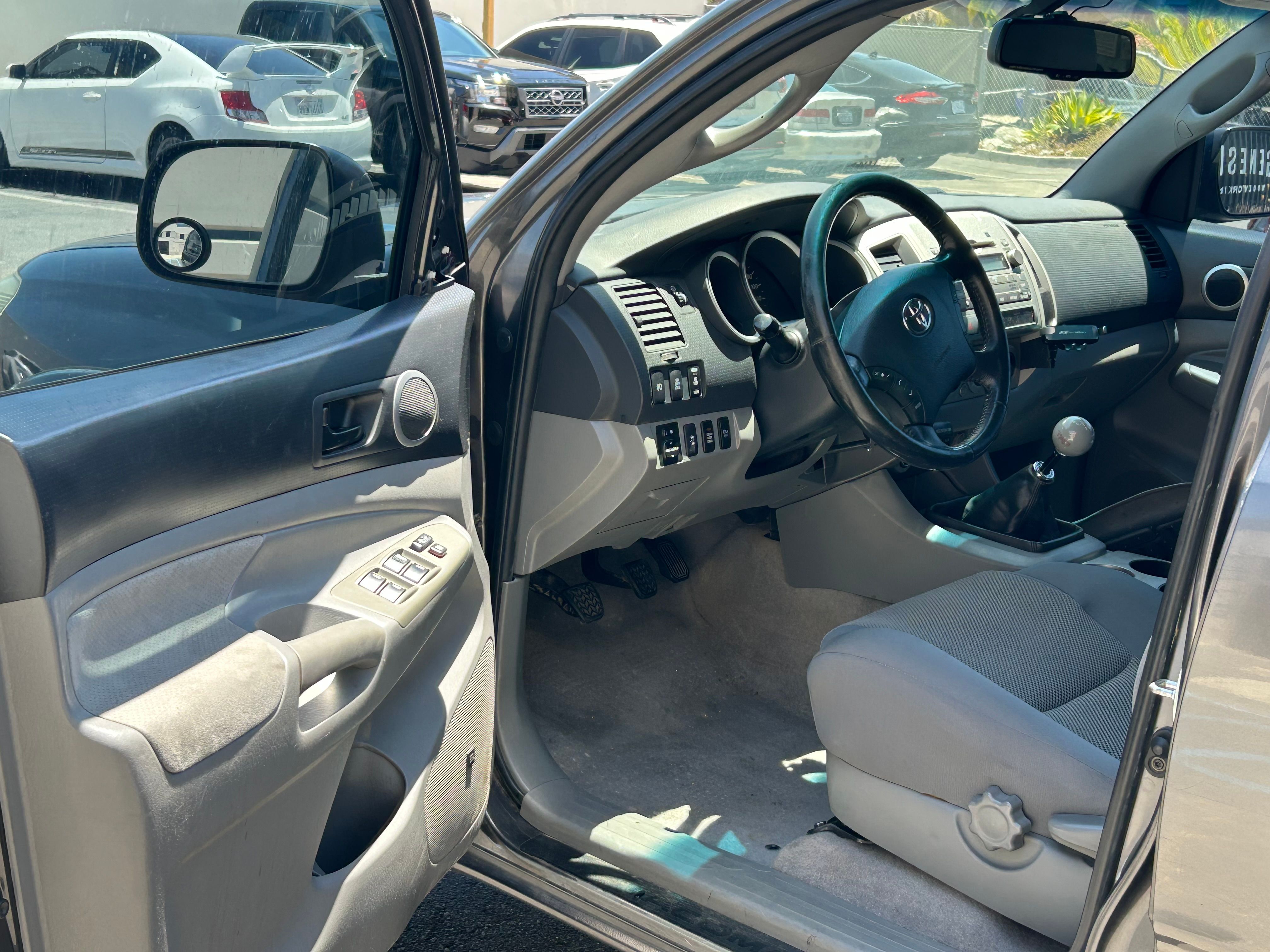 Used 2011 Toyota Tacoma 4x4 Double Cab w/ TRD Off-Road Pkg w/JBL Audio image 4