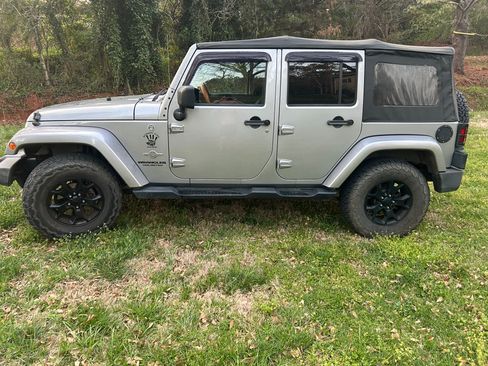 Used 2013 Jeep Wrangler Unlimited Sport image 9