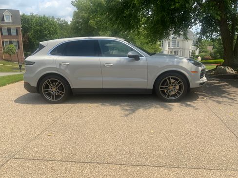 Used 2021 Porsche Cayenne S AWD/4WD image 2
