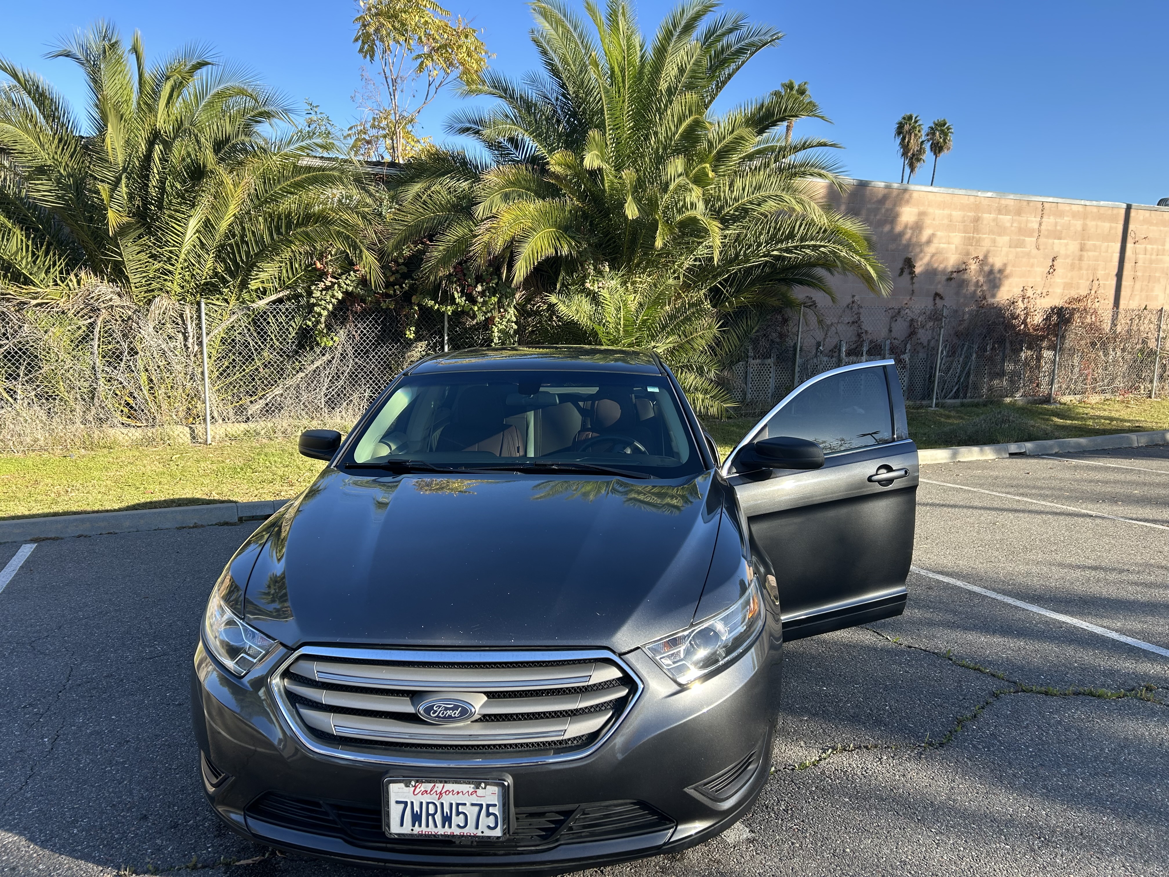 Used 2017 Ford Taurus SE FWD image 5