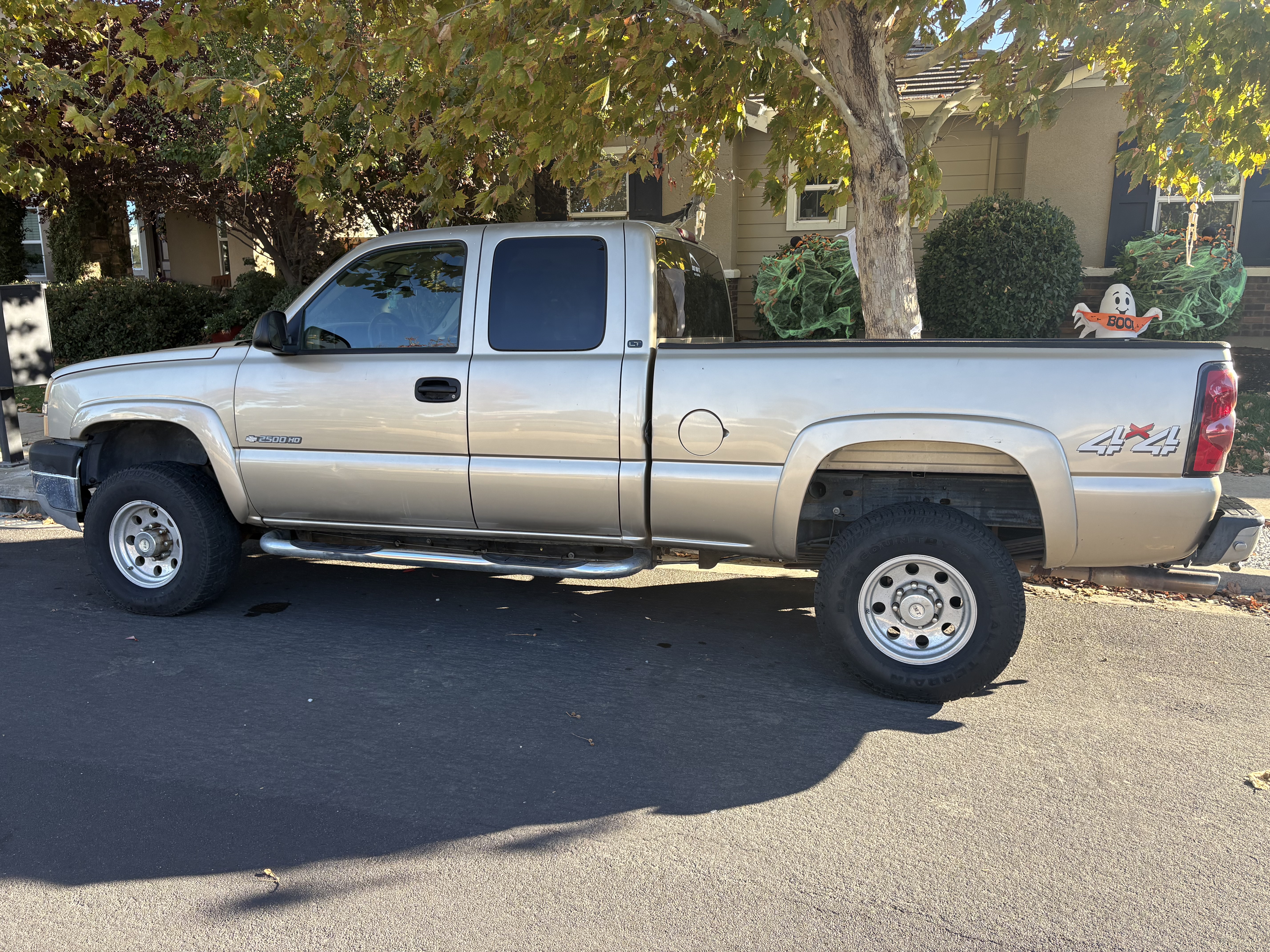 Used 2004 Chevrolet Silverado 2500 LT w/ Skid Plate Package AWD/4WD image 1