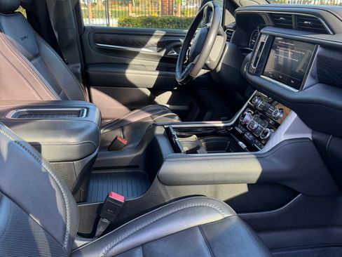 Used 2021 GMC Yukon XL Denali image 11
