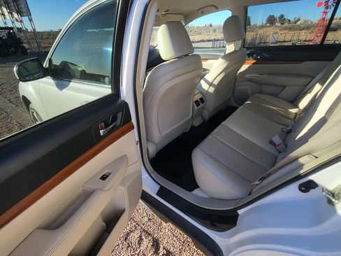 Used 2014 Subaru Outback 2.5i Limited image 11