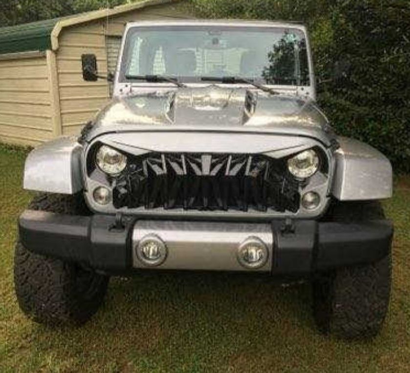 Used 2018 Jeep Wrangler Unlimited Sahara w/ Connectivity Group AWD/4WD image 6
