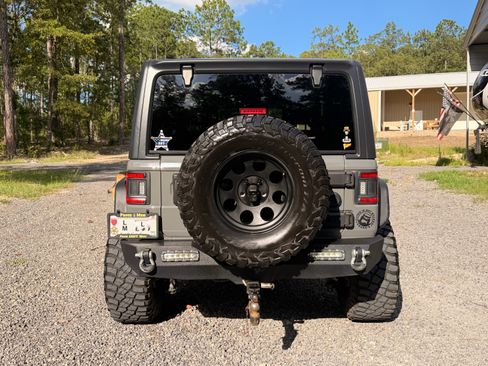 Used 2021 Jeep Wrangler Rubicon AWD/4WD image 6