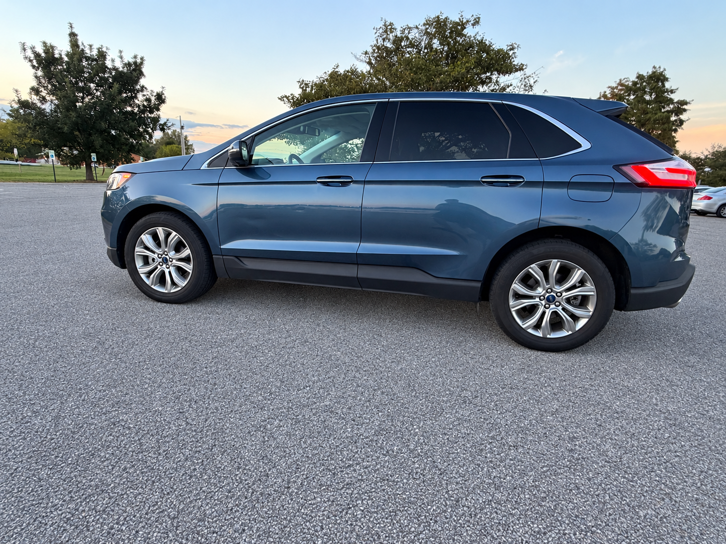 Used 2019 Ford Edge Titanium w/ Cold Weather Package FWD image 11