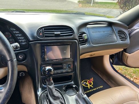 Used 2000 Chevrolet Corvette Coupe w/ Roof Pkg image 13