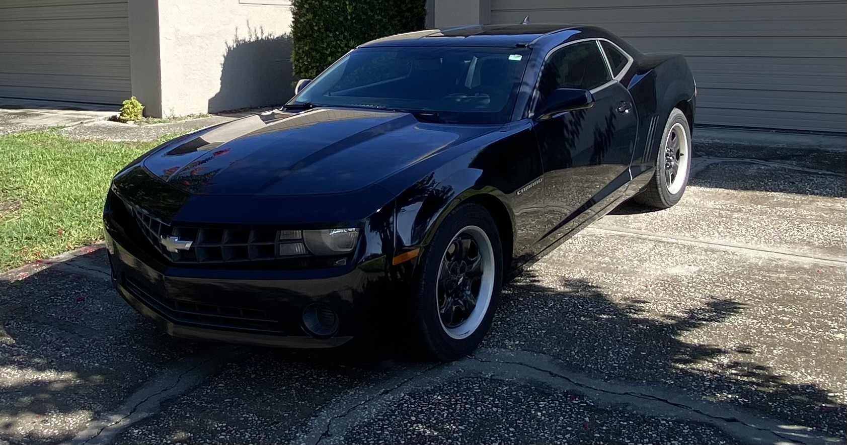 Used 2011 Chevrolet Camaro LS RWD image 1