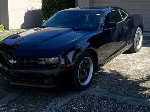 Used 2011 Chevrolet Camaro LS RWD image 1