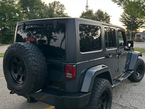 Used 2016 Jeep Wrangler Unlimited Sahara w/ Connectivity Group AWD/4WD image 13