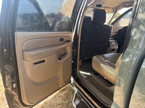 Used 2007 Chevrolet Silverado 2500 LT w/ Heavy-Duty Power Package image 15