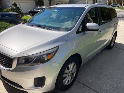 Used 2016 Kia Sedona LX w/ LX Convenience Package image 12