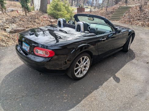 Used 2010 MAZDA MX-5 Miata Grand Touring w/ Premium Pkg image 19