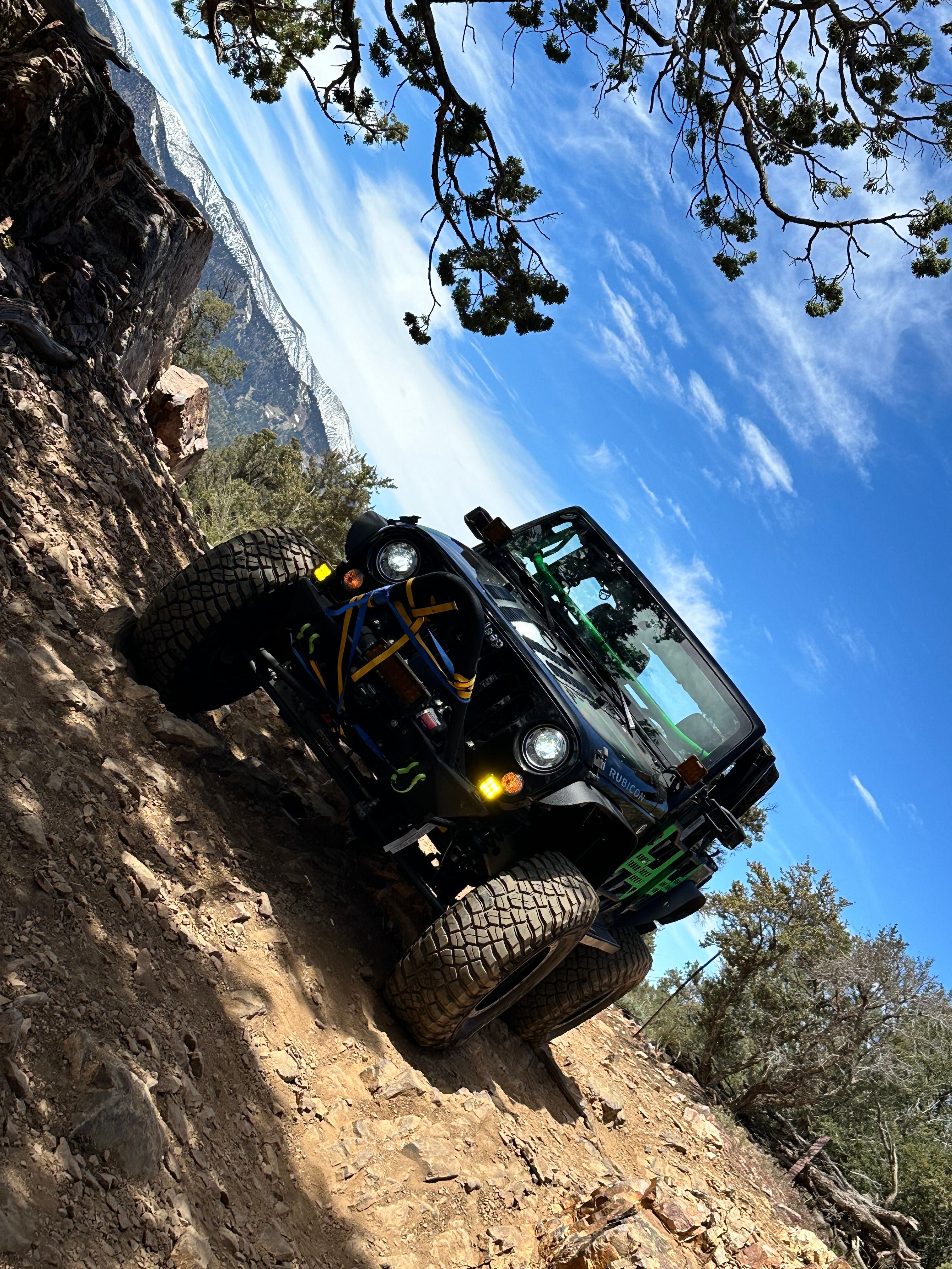 Used 2017 Jeep Wrangler Unlimited Rubicon w/ Connectivity Group AWD/4WD image 10