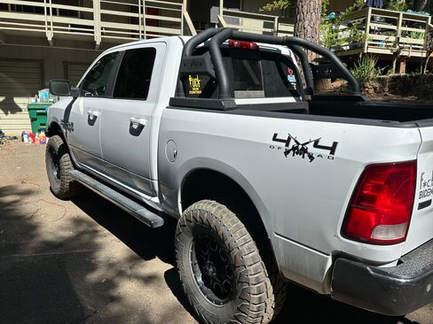 Used 2020 RAM 1500 Classic SLT w/ Luxury Group image 11