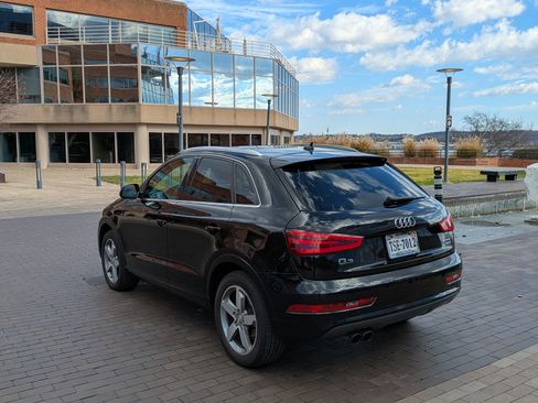 Used 2015 Audi Q3 2.0T Prestige w/ Prestige Package image 5