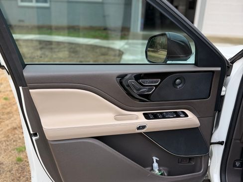 Used 2023 Lincoln Aviator Reserve w/ Equipment Group 201A image 6