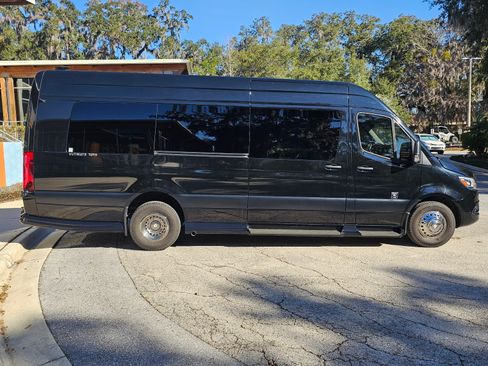 Used 2023 Mercedes-Benz Sprinter 3500 image 1