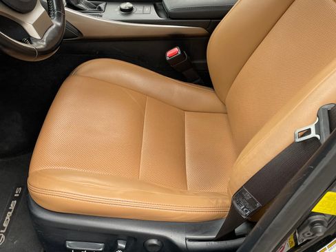 Used 2017 Lexus IS 300 AWD image 10