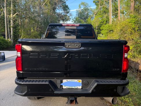 Used 2022 Chevrolet Silverado 2500 LTZ w/ LTZ Plus Package image 10