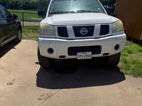 Used 2004 Nissan Titan XE w/ (PRF) Preferred Pkg image 2