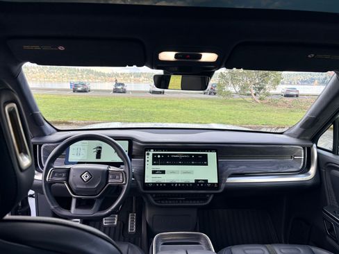 Used 2022 Rivian R1T Adventure image 9