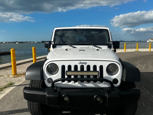 Used 2015 Jeep Wrangler Sport image 2