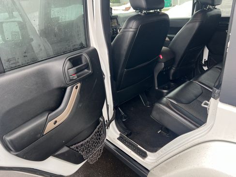 Used 2016 Jeep Wrangler Unlimited Sahara image 14